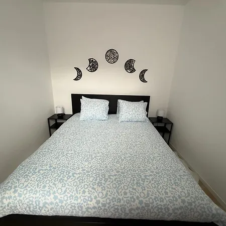 Bright Apartment In The Heart Of Chimay, 40 M² With View Appartement *