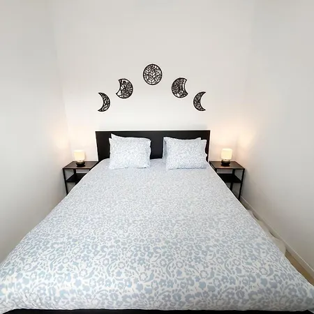 Bright In The Heart Of Chimay, 40 M² With View Апартаменты Шиме