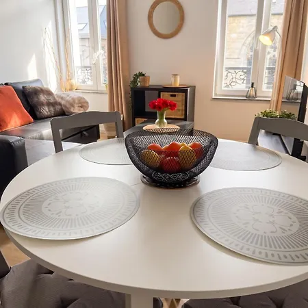 Bright In The Heart Of Chimay, 40 M² With View Апартаменты *